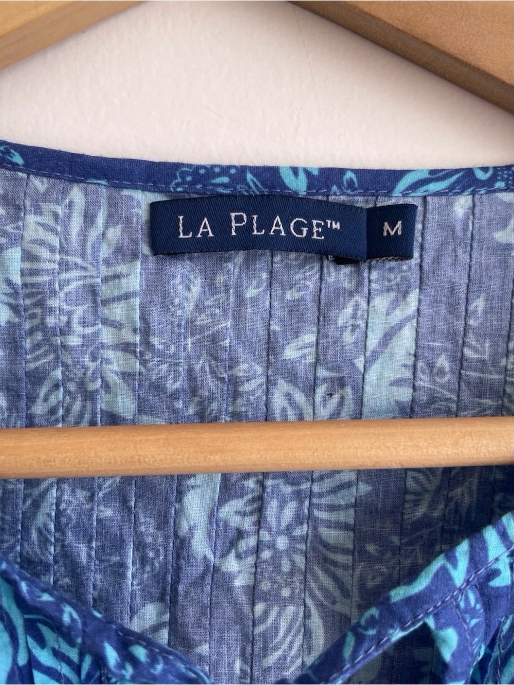 La Plage Pintuck Smocked Sleeve Blouse Blue Floral Sz M Coastal Resort - Picture 3 of 6
